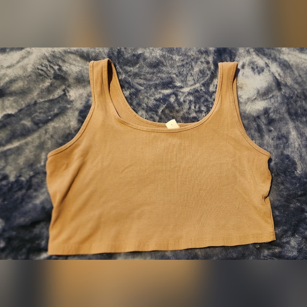 Tan crop tank top!